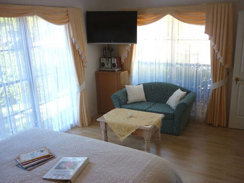 Villa Della Rosa Bed And Breakfast - Tourism Gold Coast 5