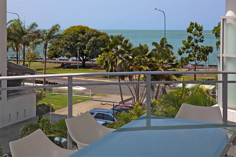 Vision Cairns Esplanade - Tourism Gold Coast 1