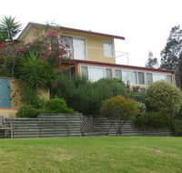 Whitby on Wallis Lakefront Holiday Cottage - Tourism Gold Coast
