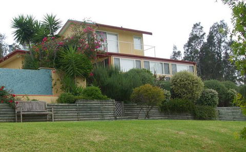 Whitby On Wallis Lakefront Holiday Cottage - Tourism Gold Coast 0