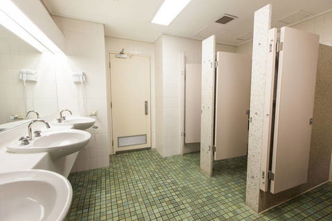 Y Hotel Hyde Park - Tourism Gold Coast 1