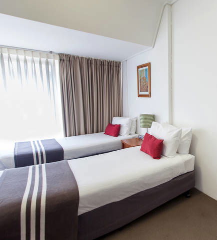Y Hotel Hyde Park - Tourism Gold Coast 4