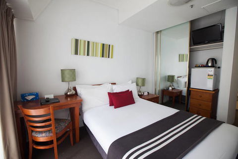 Y Hotel Hyde Park - Tourism Gold Coast 8