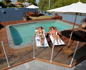 Waikiki Beach Bed And Breakfast - Tourism Gold Coast 0