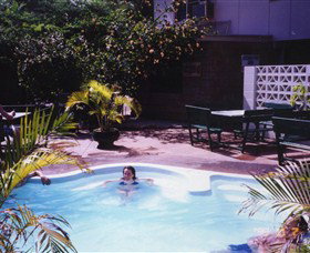 Palm Court Kookaburra Backpackers - Tourism Gold Coast 2