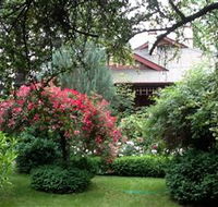 Allan Court Gardens Accommodation