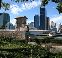Former Victoria Bridge Abutment Memorial - Tourism Gold Coast