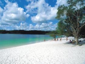 Lake McKenzie - Tourism Gold Coast 0