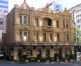 Crown Hotel - Tourism Gold Coast 0
