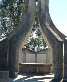 Inverell And District Bicentennial Memorial - Gold Coast 0