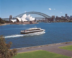 Ross Garden Tours - Tourism Gold Coast 1