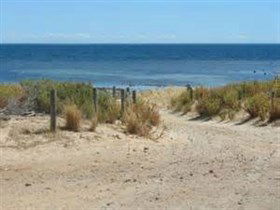 Normanville Beach - Tourism Gold Coast 0