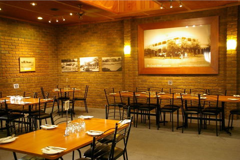 Crown Hotel Wentworth - Tourism Gold Coast 4