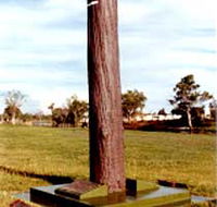 The Flood Memorial or The Stump - Tourism Gold Coast