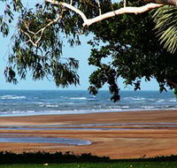 Beachfront Hotel - Tourism Gold Coast