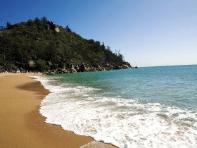 Horseshoe Bay - Tourism Gold Coast 0