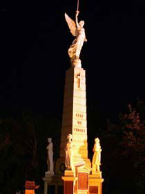 Cenotaph And Memorial Gates - Tourism Gold Coast 1