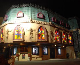 Draculas Cabaret Restaurant - Tourism Gold Coast 0