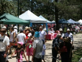 Burleigh Art And Craft Markets - Tourism Gold Coast 3