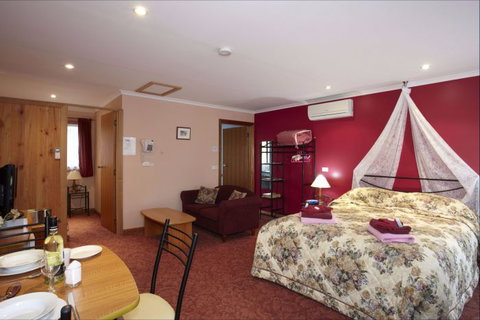 NorthEast Restawhile Bed And Breakfast - Tourism Gold Coast 2