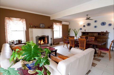 Villa Cavour Bed And Breakfast - Tourism Gold Coast 3