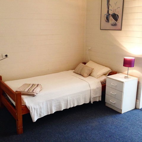 Estreet Guesthouse - Tourism Gold Coast 0