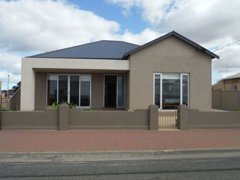 Stansbury Beach House - Tourism Gold Coast 2