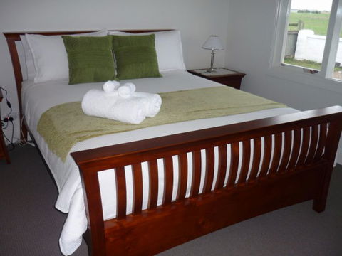 Calgary Accommodation & Killara Accommodation - Tourism Gold Coast 0
