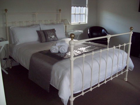 Calgary Accommodation & Killara Accommodation - Tourism Gold Coast 1