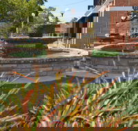 Bauer and Wiles Memorial Fountain - Tourism Gold Coast