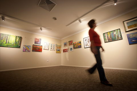 Bluebelles Art Gallery - Tourism Gold Coast 2