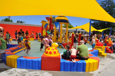Holland Park Pool - Tourism Gold Coast 0