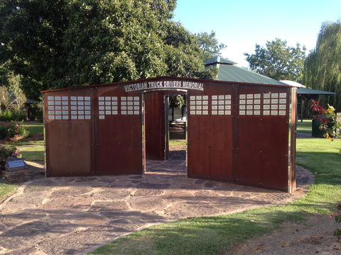 Victorian Truck Drivers Memorial - Tourism Gold Coast 0