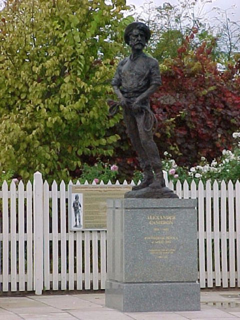 Alexander Cameron Statue - Tourism Gold Coast 0