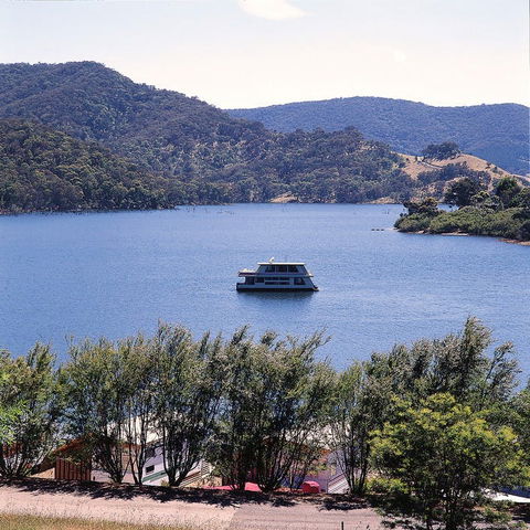 Lake Eildon - Tourism Gold Coast 1