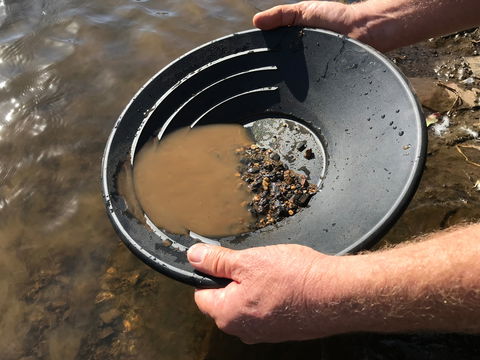Tuena Panning For Gold - Tourism Gold Coast 0