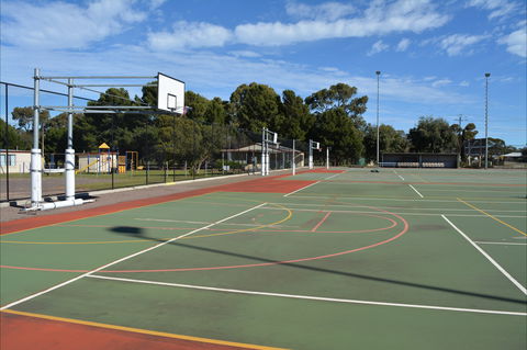Cleve Sporting Facilities - Tourism Gold Coast 0