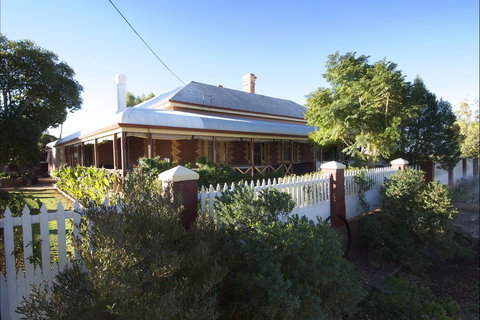 Hoover House - Tourism Gold Coast 0