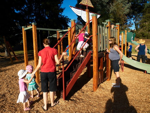 Les Stone Park - Tourism Gold Coast 0