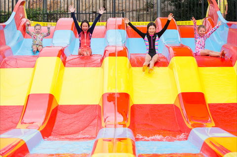 Raging Waters Sydney - Tourism Gold Coast 1
