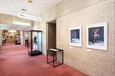 Tony Gould Gallery - Tourism Gold Coast 0