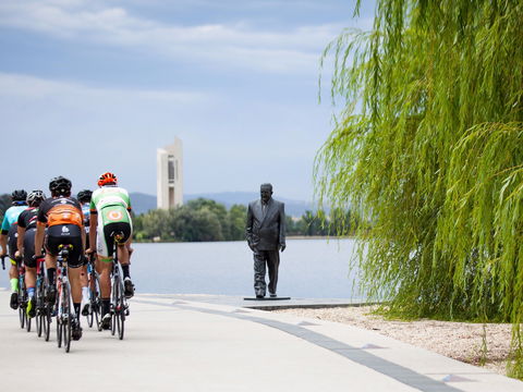 R G Menzies Walk - Tourism Gold Coast 0