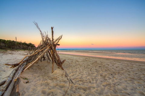 Red Beach - Tourism Gold Coast 0