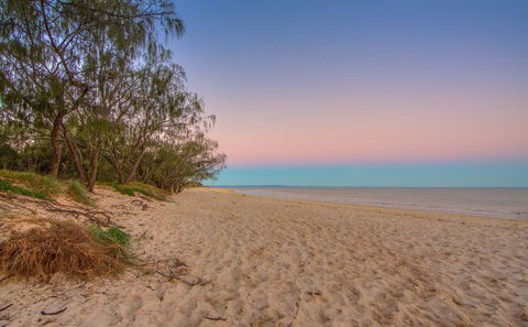 Red Beach - Tourism Gold Coast 2