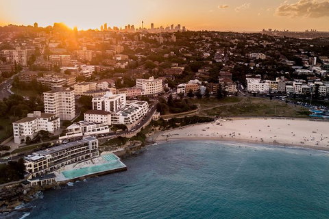 Hire Photographer, Professional Photo Shoot - Bondi Beach - Tourism Gold Coast 0