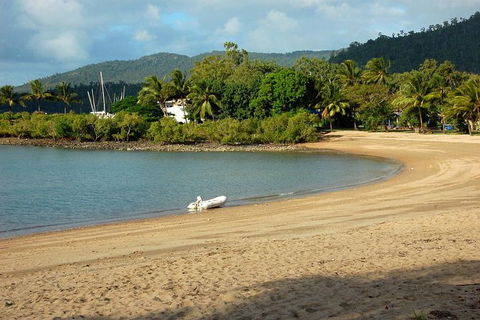 Shared Arrival Transfer: Proserpine Airport To Airlie Beach & Surrounds - Tourism Gold Coast 4