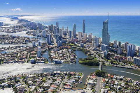 Arrival Private Transfers From Gold Coast Airport OOL To Gold Coast City - Tourism Gold Coast 4