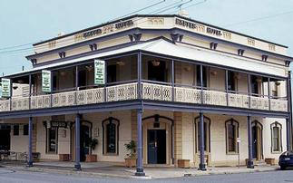 Exeter Hotel Semaphore - Tourism Gold Coast 0