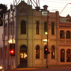 Elsternwick Hotel - Tourism Gold Coast 1
