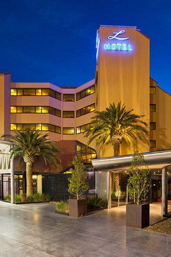 Lakes Resort Hotel - Tourism Gold Coast 2